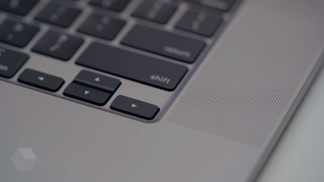 Владельцы MacBook Pro 16" массово жалуются на треск и щёлканье динамиков