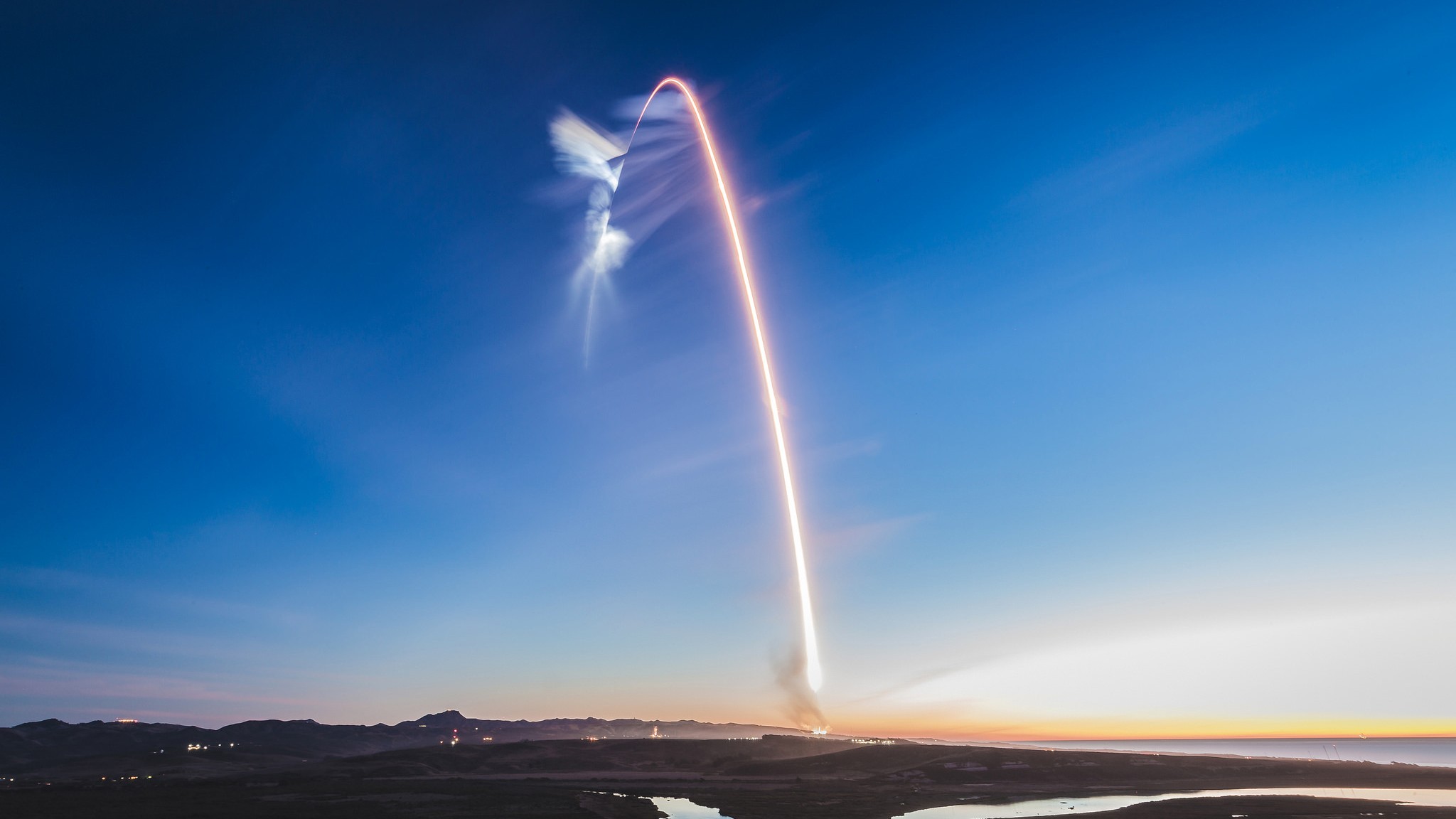 SpaceX запустила в космос прототипы собственных спутников