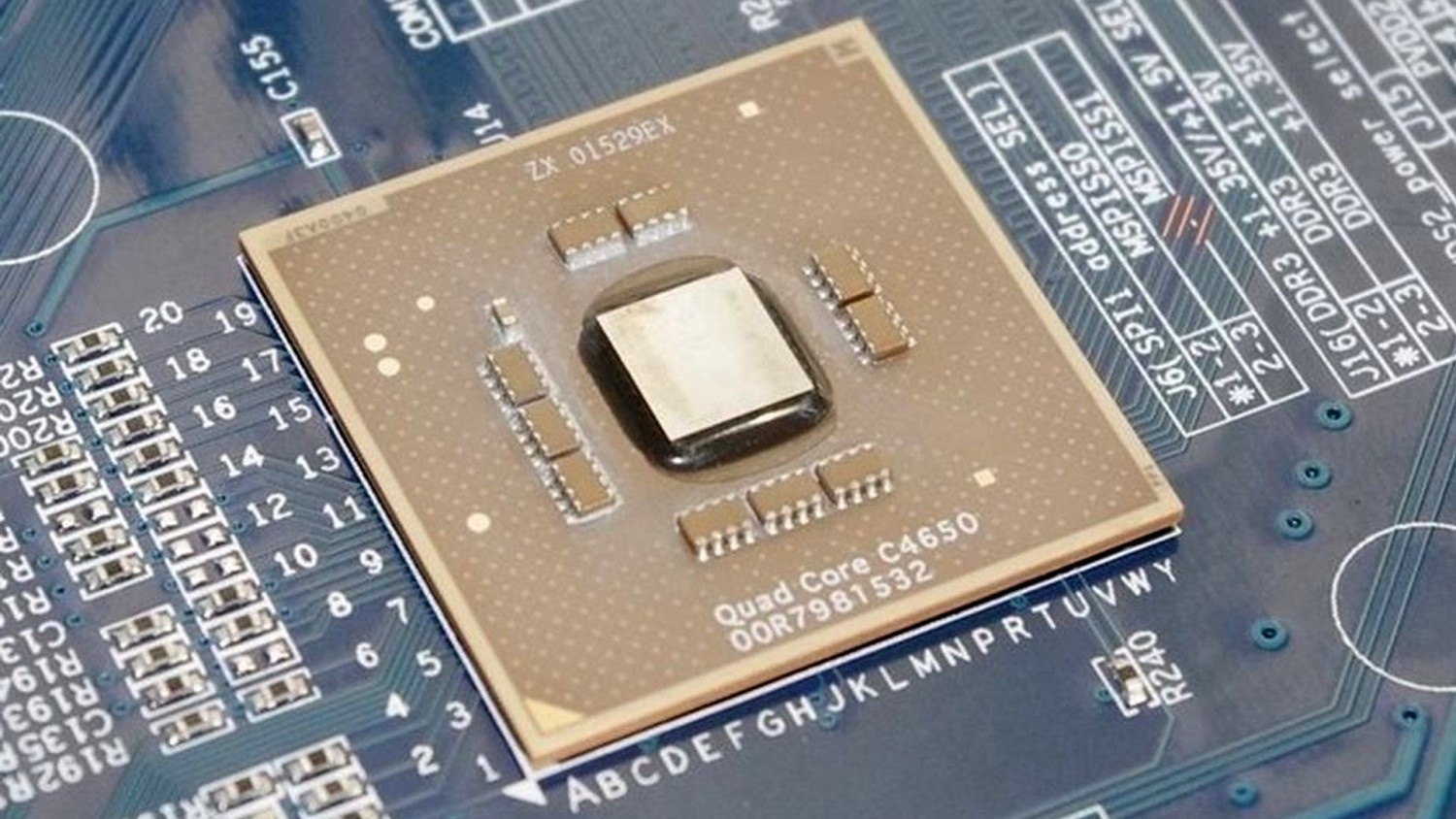 В Китае началось массовое производство первого отечественного процессора с частотой 3,0 ГГц