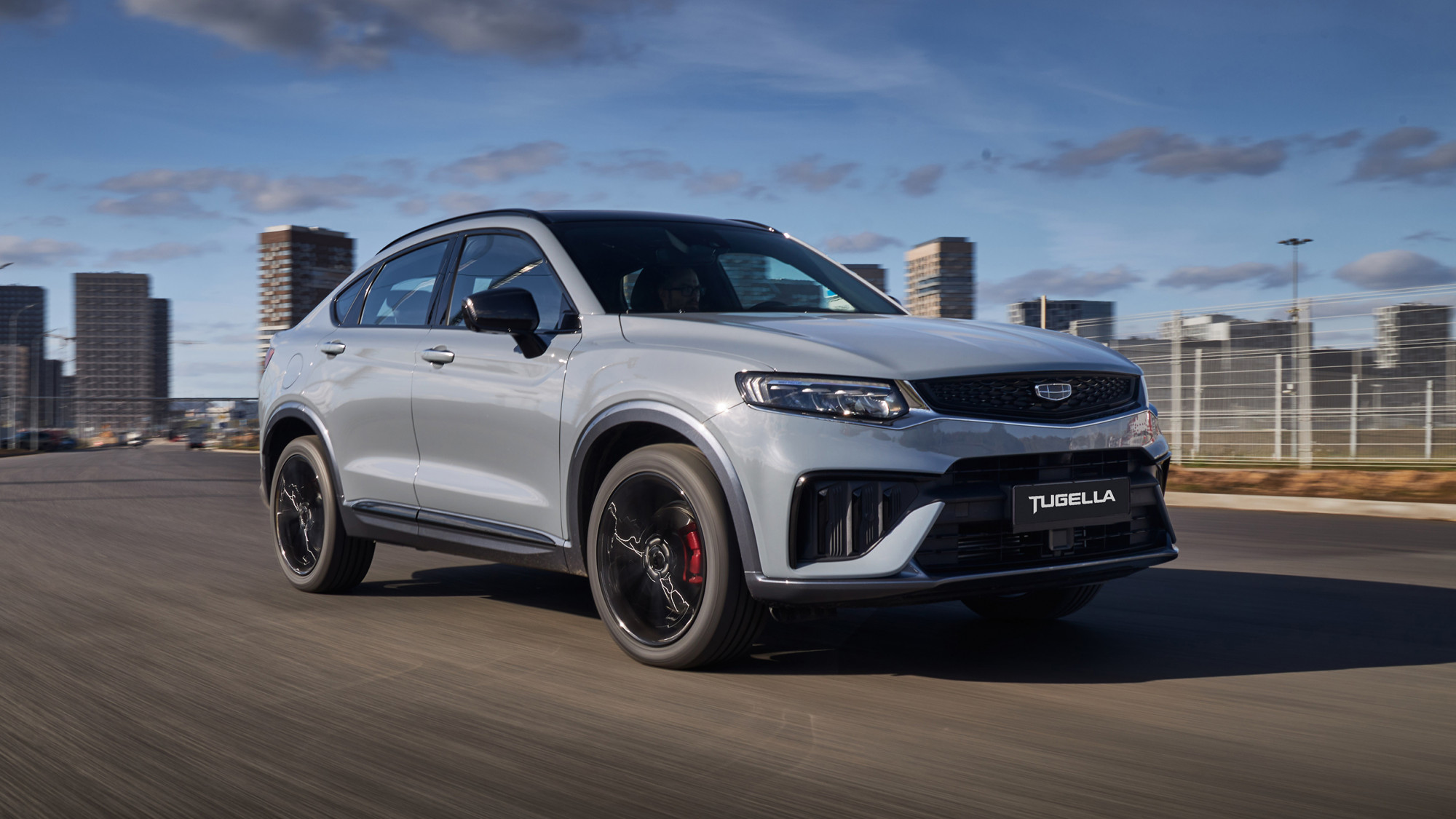 Geely представляет на российском рынке обновлённый кроссовер Tugella