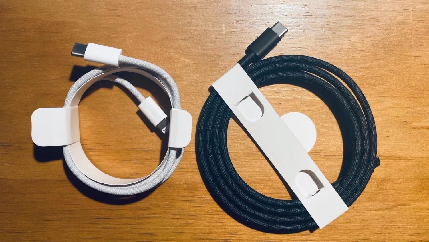 Опубликованы фото нового кабеля Lightning, который идёт в комплекте с iPhone 12