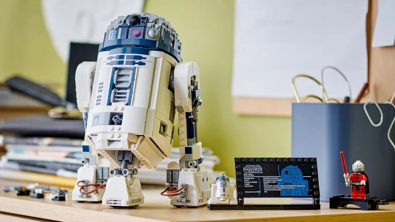 Lego представила набор R2-D2 в честь 25-летия линейке по «Звёздным ...