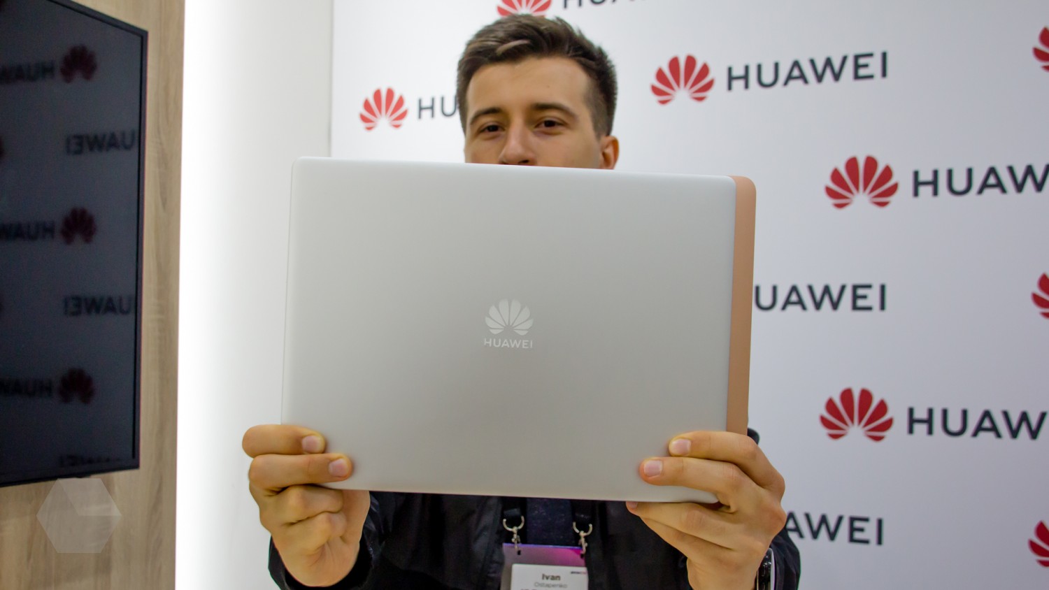 Фото Huawei Matebook 13 и сравнение с MacBook Air (2018)