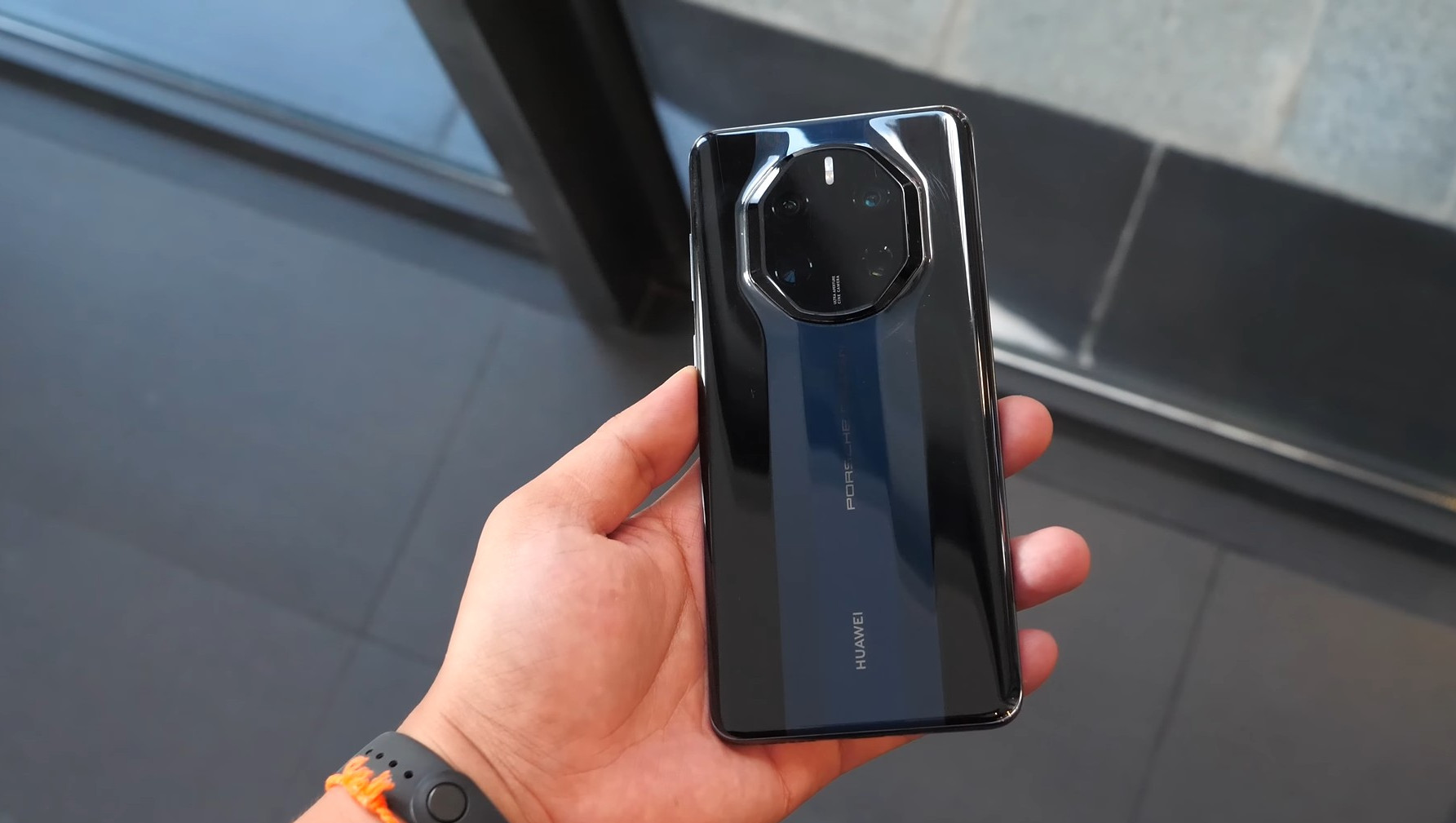 Huawei Mate 60 RS Ultimate Design показали на фото - Rozetked.me