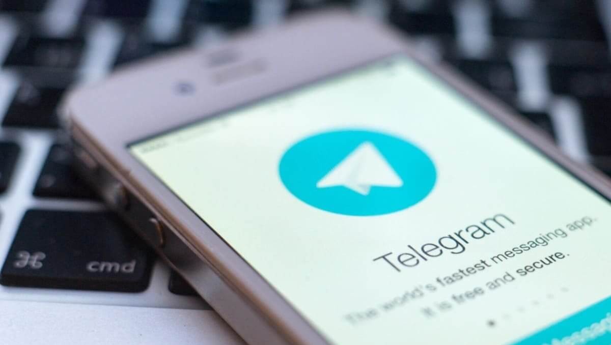 Apple: мы не требовали удалить беларуские Telegram-каналы с данными силовиков