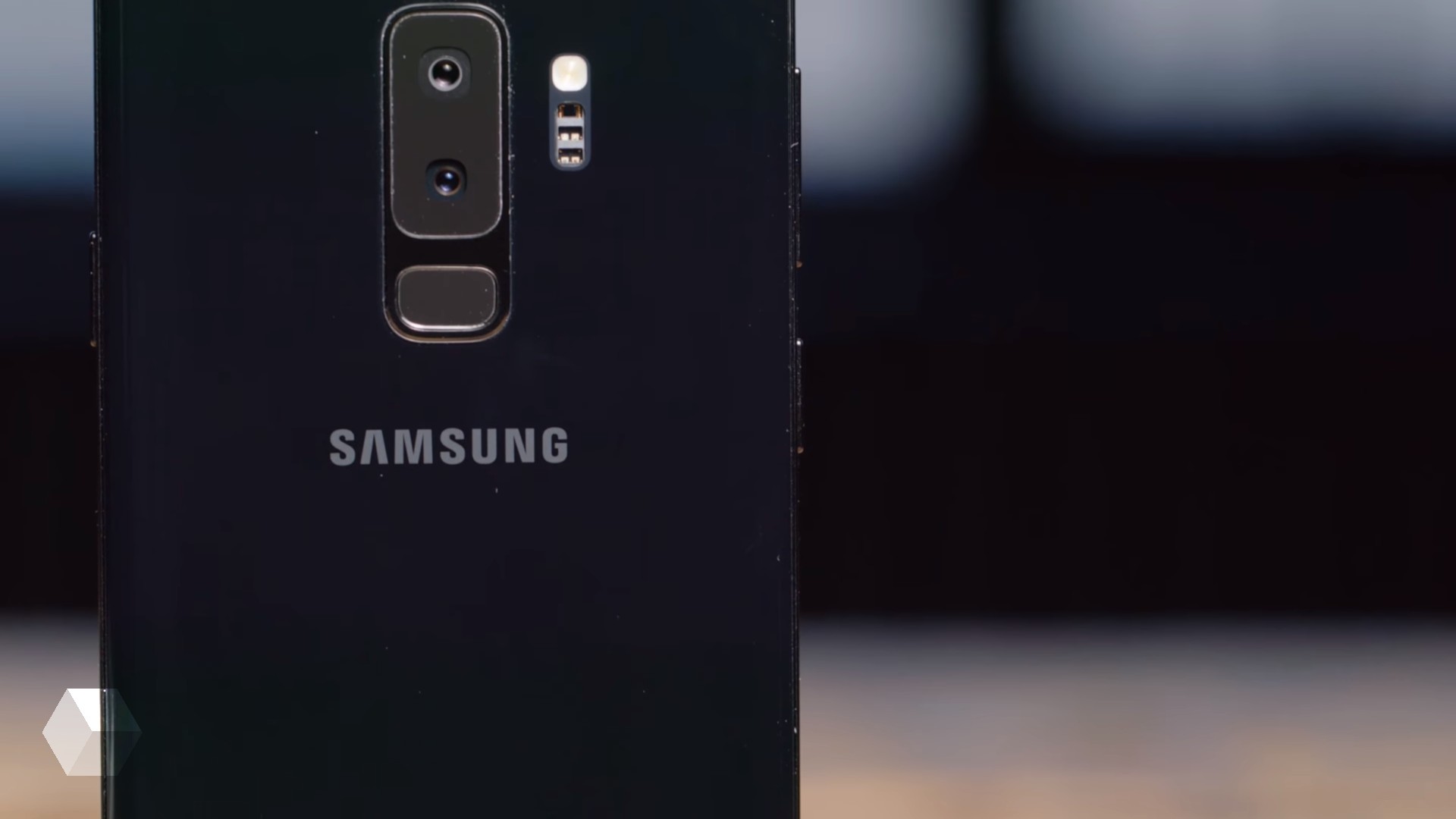 Подробности о складном смартфоне Samsung и Galaxy S10