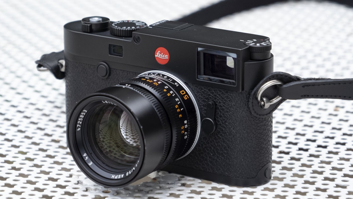 Leica M10-R — беззеркалка с CMOS-сенсором на 40,9 Мп