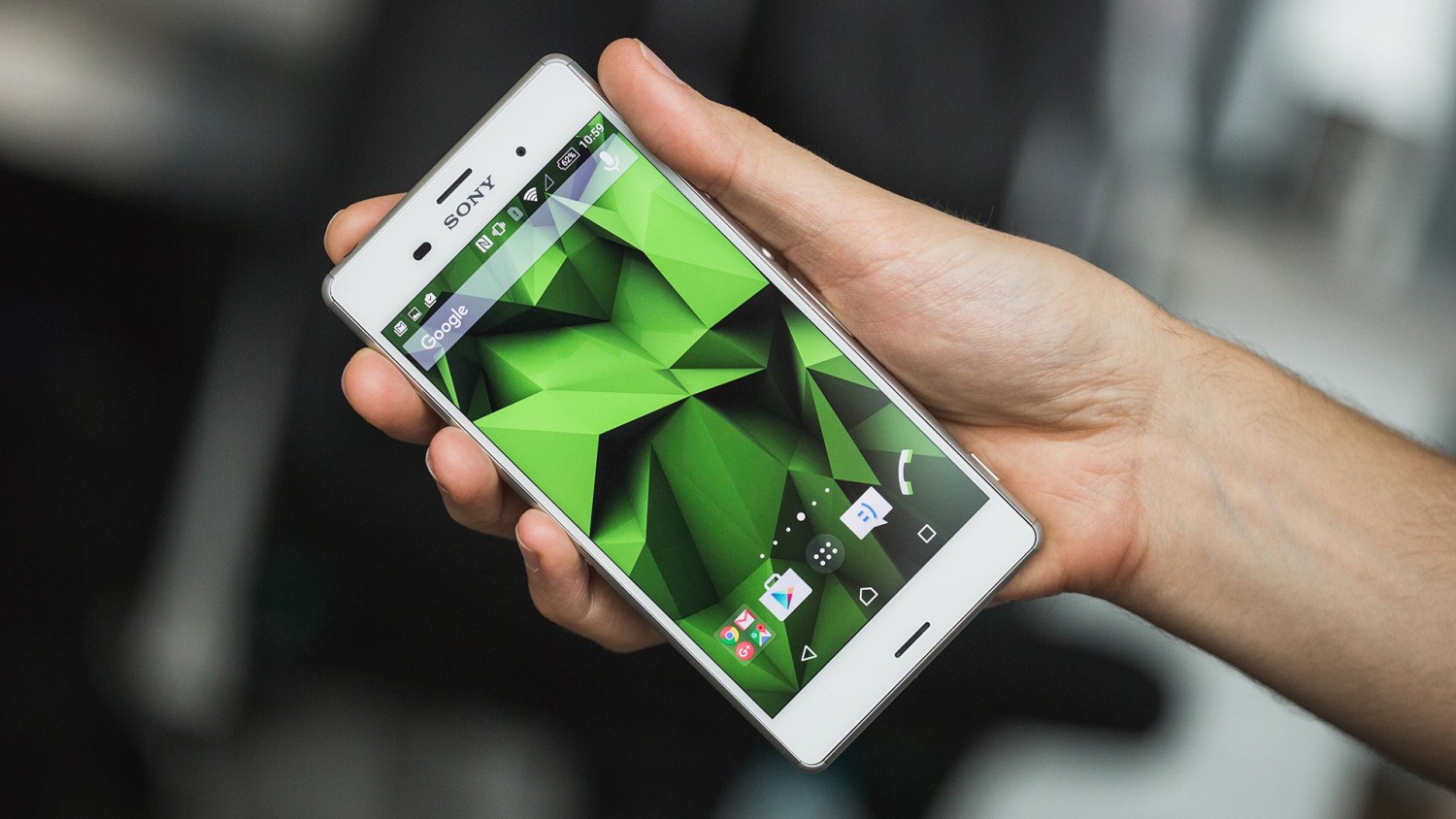 Sony выпустит смартфон Xperia, который «умещается на ладони»