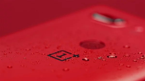 OnePlus 5T в красном в продаже с 17 декабря