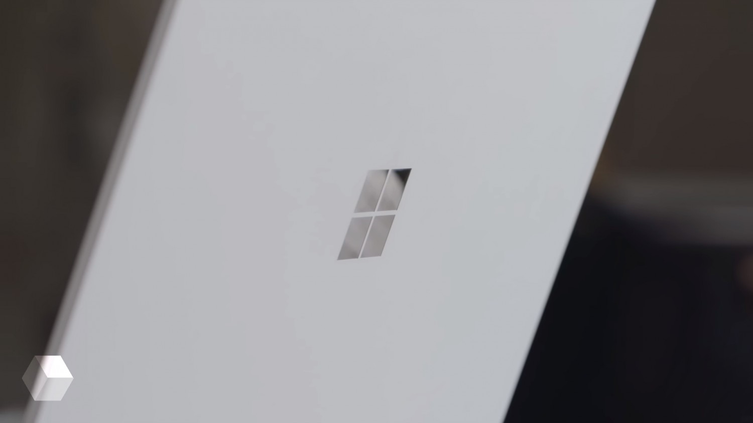 Источники: Microsoft готовит доступный Surface Laptop c экраном 12,5"