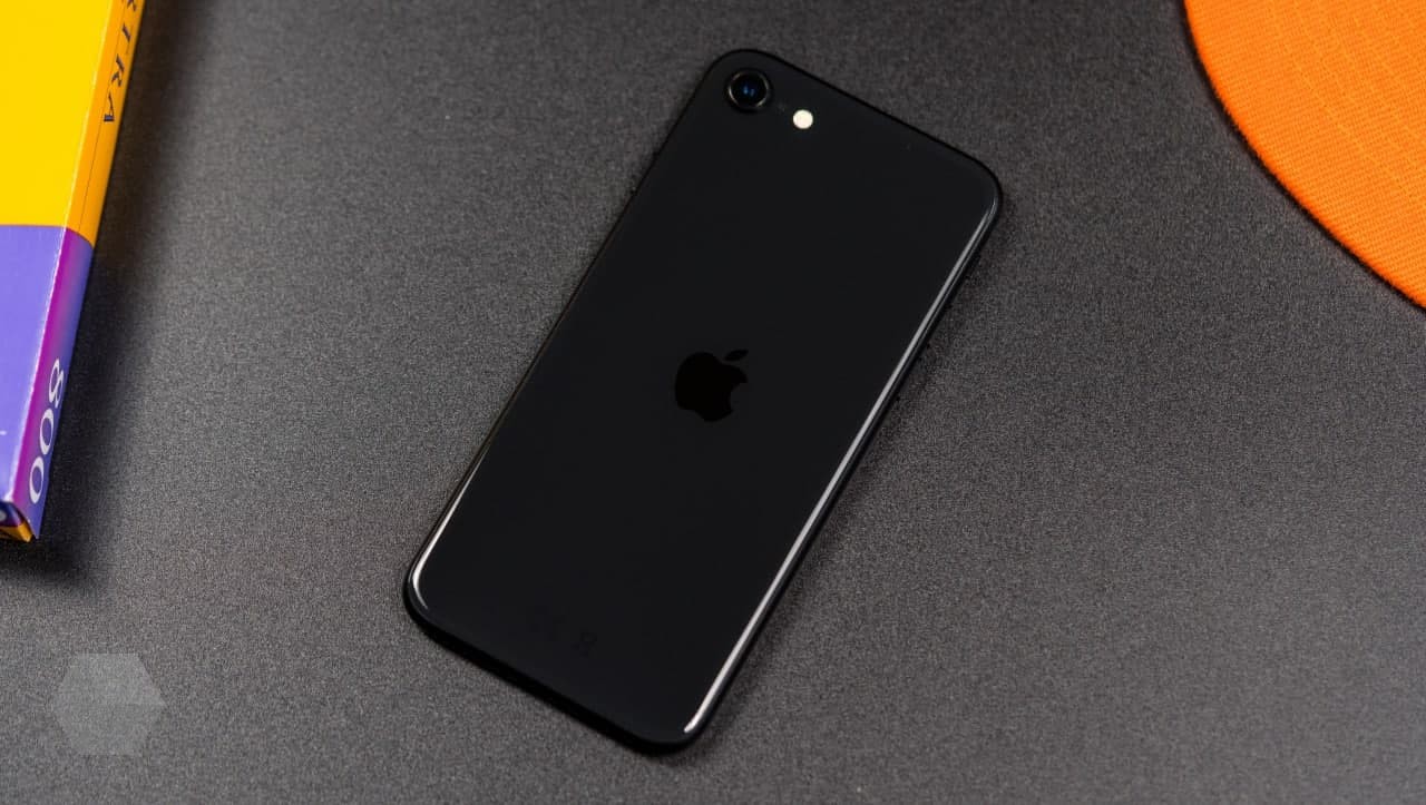 Источник: Apple готовит новые модели iPhone SE и AirPods Pro