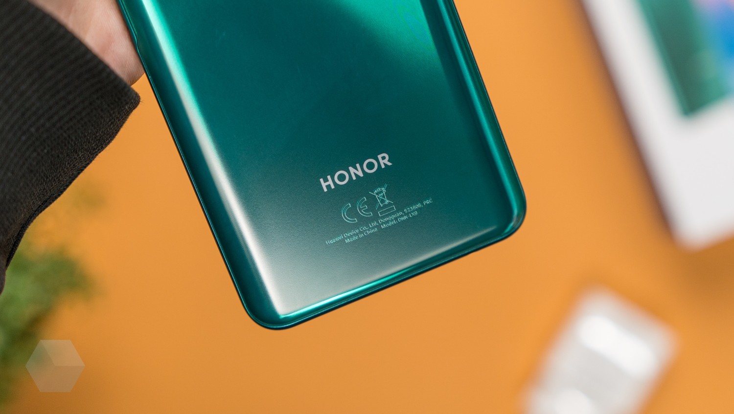 Reuters: Huawei продаст бренд Honor за 15 млрд долларов