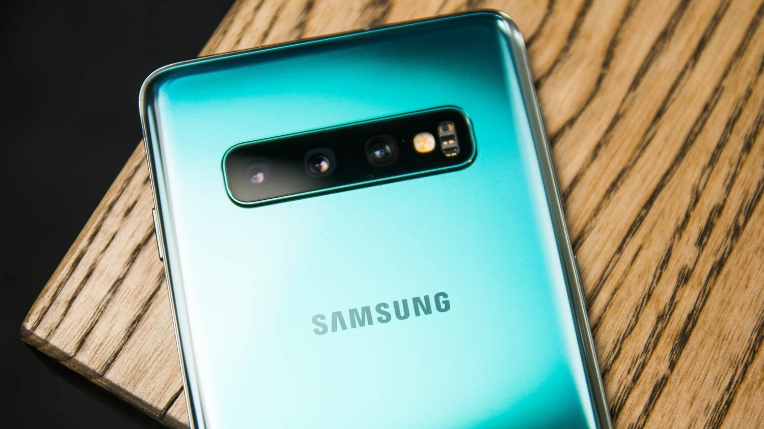 Samsung добавила ночной режим для камеры Galaxy S10