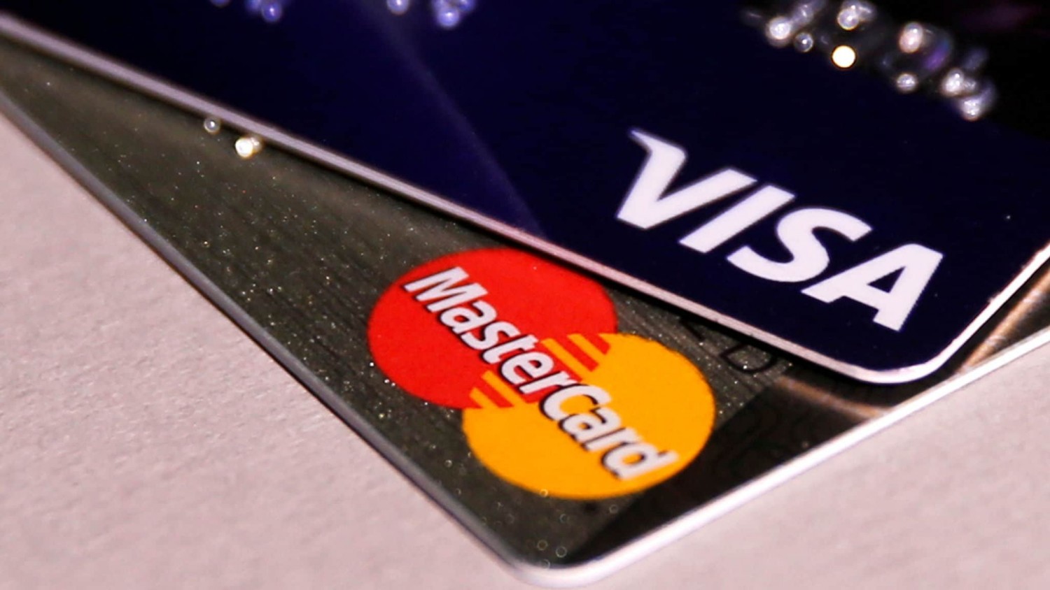 Новый законопроект может привести к уходу MasterCard и Visa из России