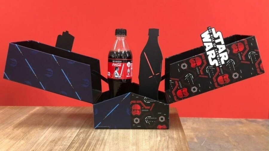 Coca-Cola выпустила серию бутылок со светящимся мечом для промо «Звёздных войн»