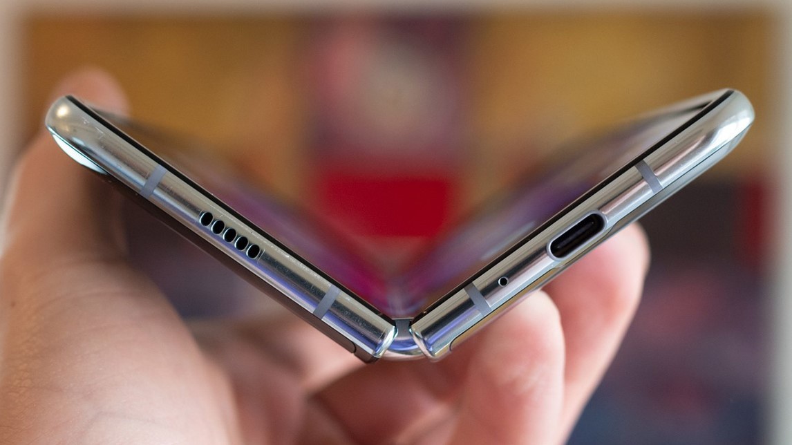 Инсайдер: Galaxy Fold Lite получит Snapdragon 865 и экран с пластиковым покрытием