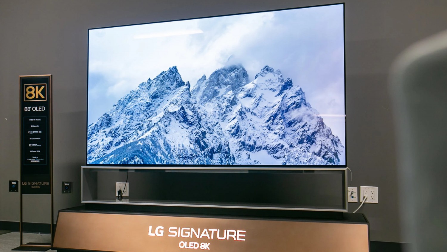 LG представила самые большие телевизоры OLED 8K