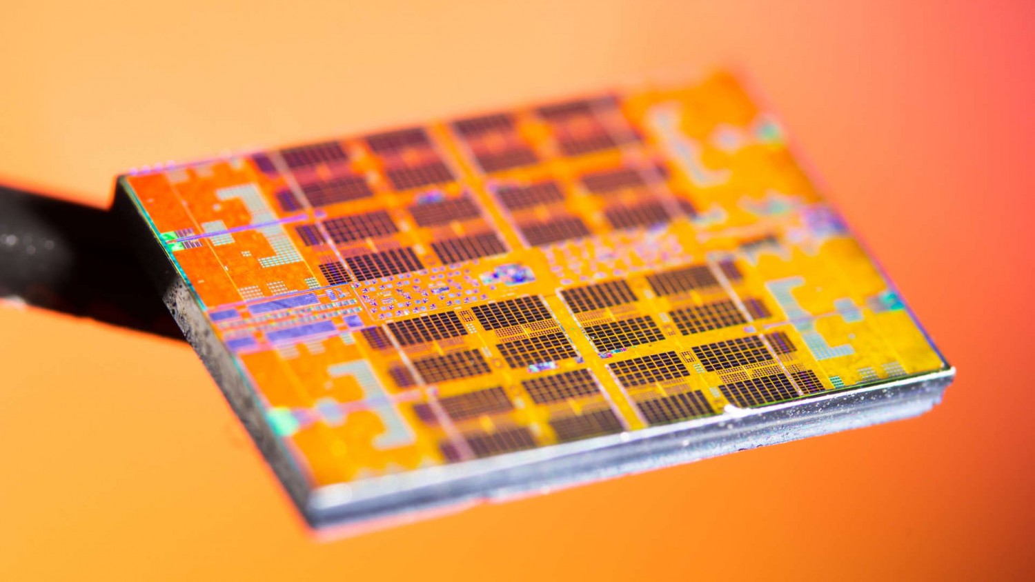 Источник: производство 5-нм чипов для iPhone стартует в середине 2020 года