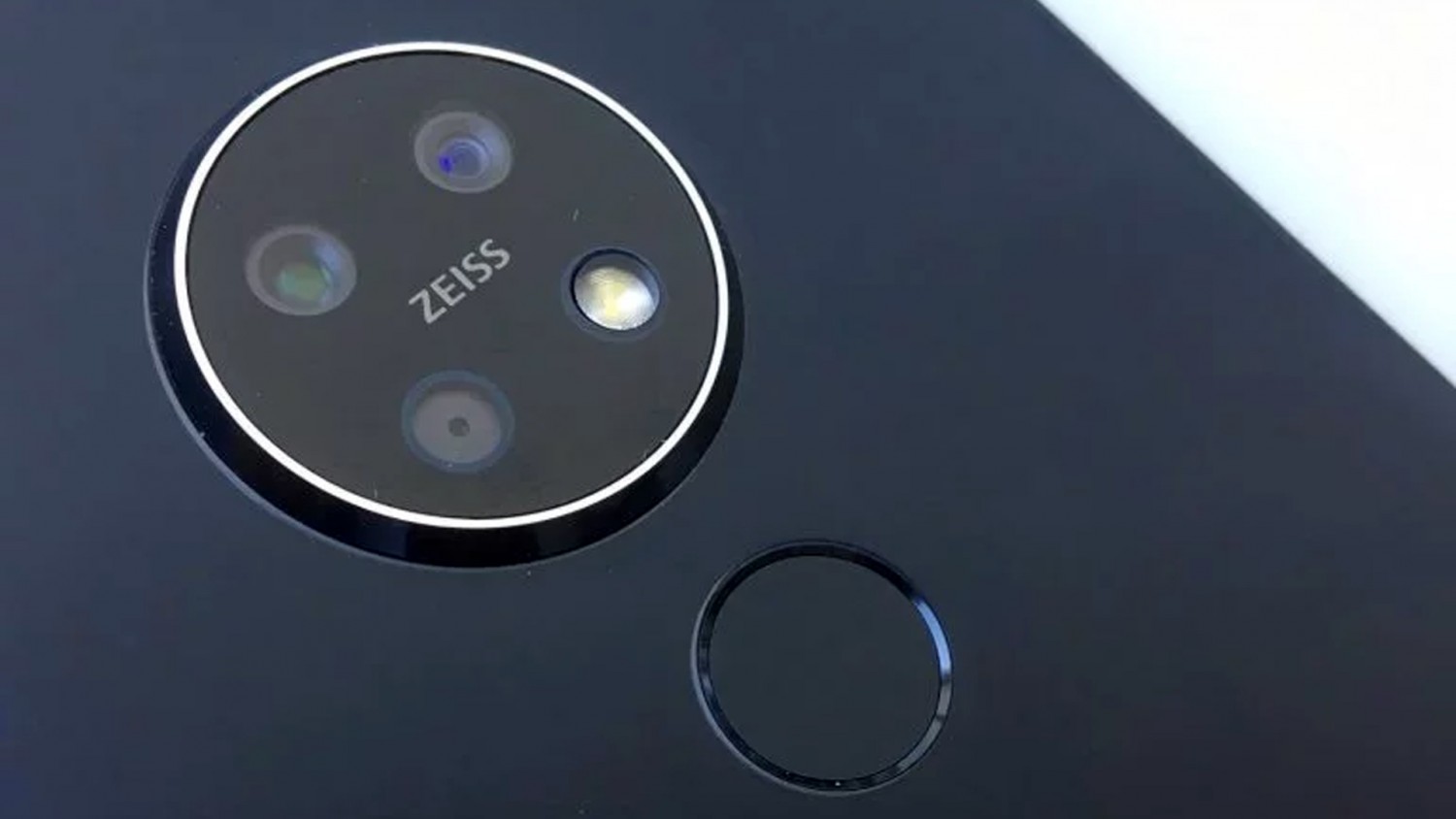 Смартфон Nokia 7.2 с тройной основной камерой замечен на «живом» фото