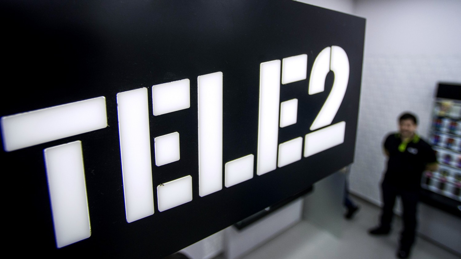 Пользователи не могут подключить eSIM оператора Tele2 в Москве