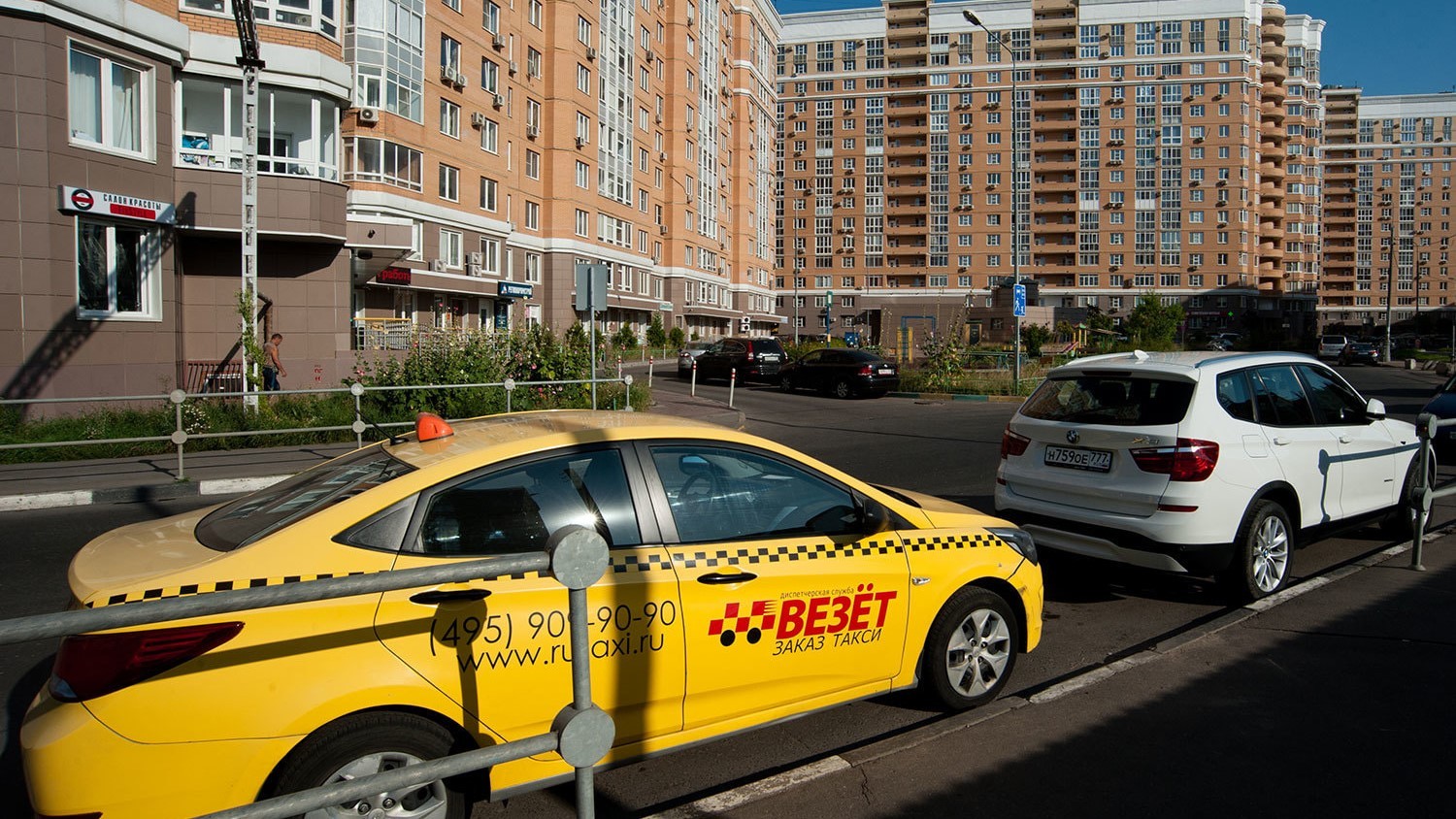 «Яндекс.Такси» выкупит ПО и колл-центры конкурирующего сервиса «Везёт»