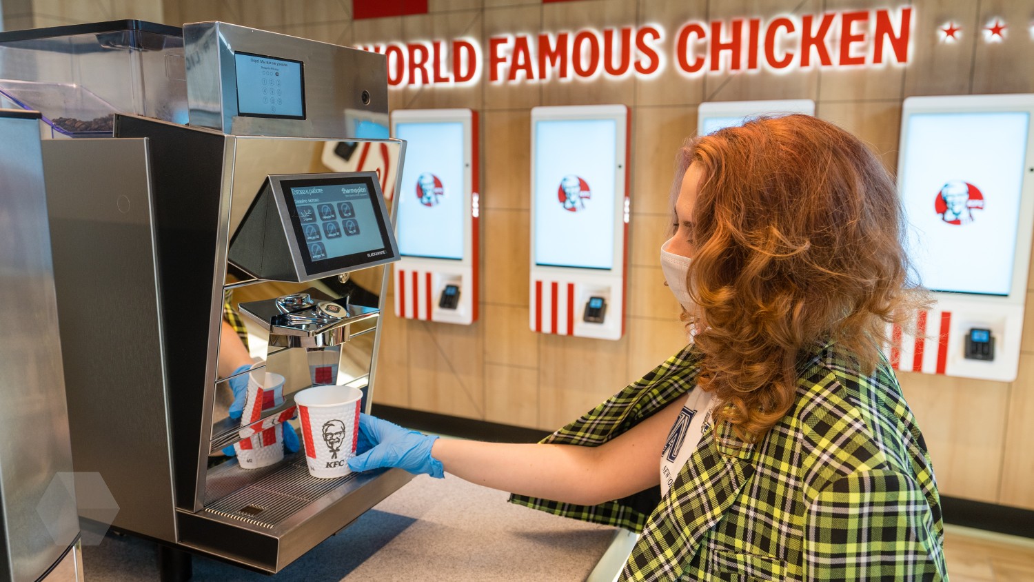 Бесконтактный KFC: как работает первый ресторан будущего в Москве?