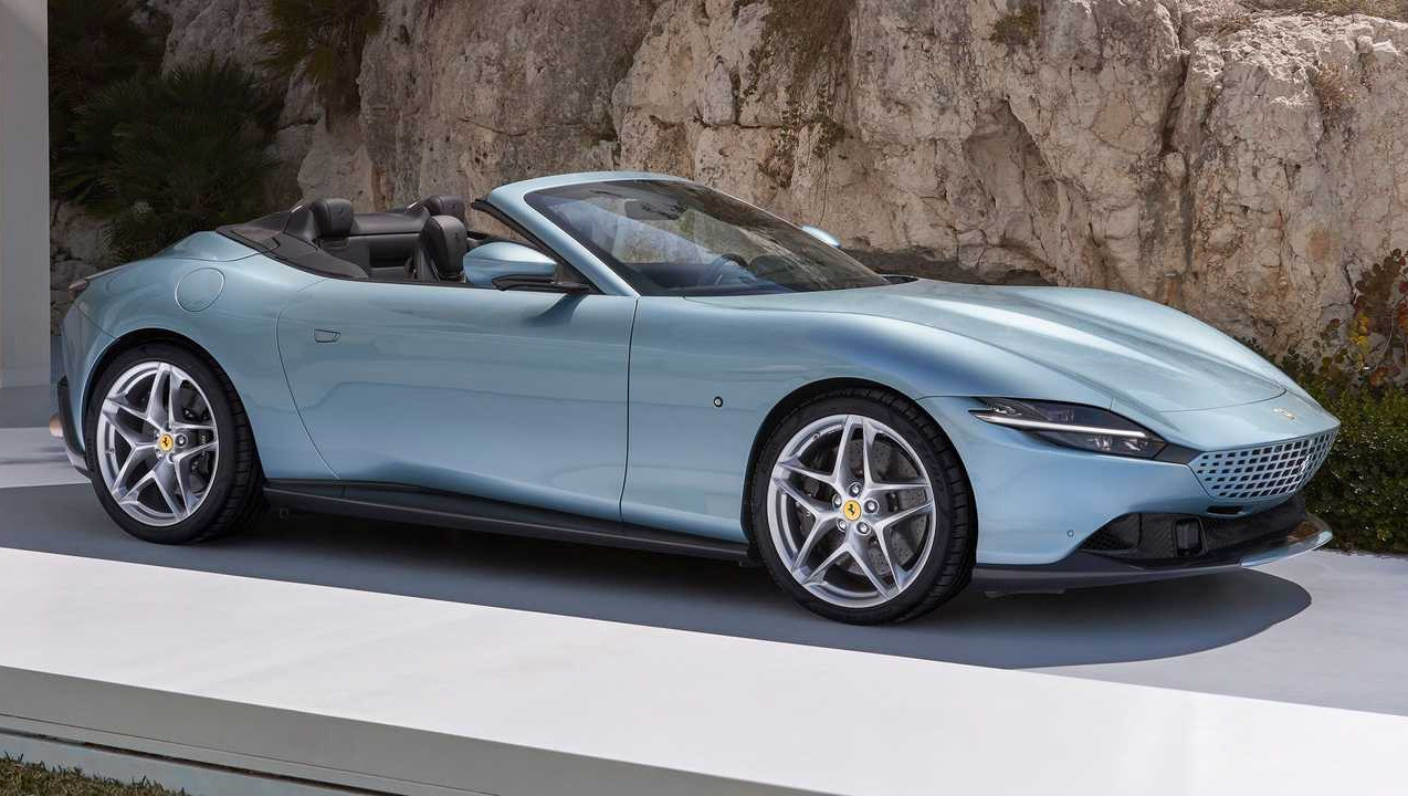 Ferrari представила суперкар Roma Spider с мягкой откидной крышей