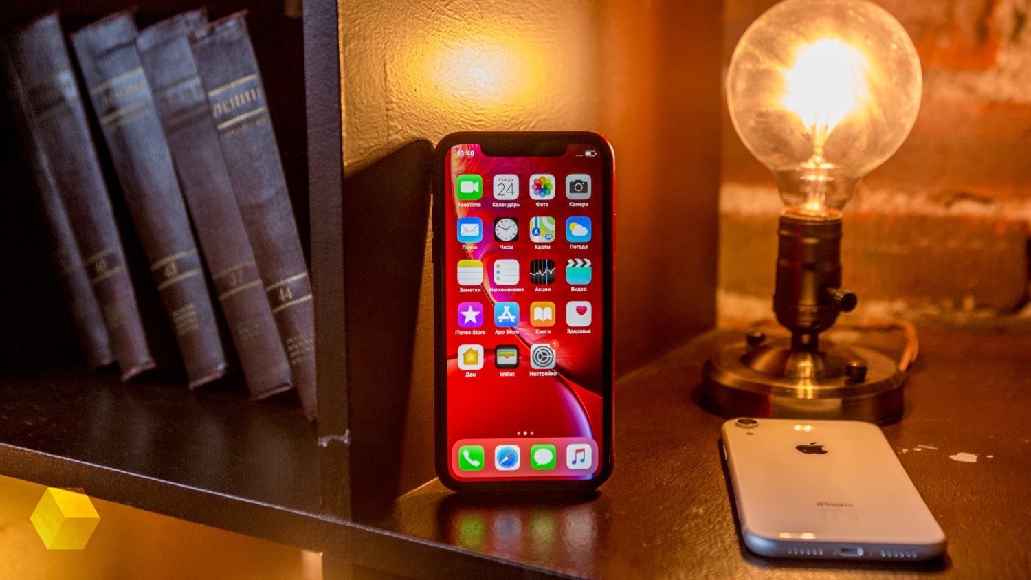 Iphone xr на столе все цвета