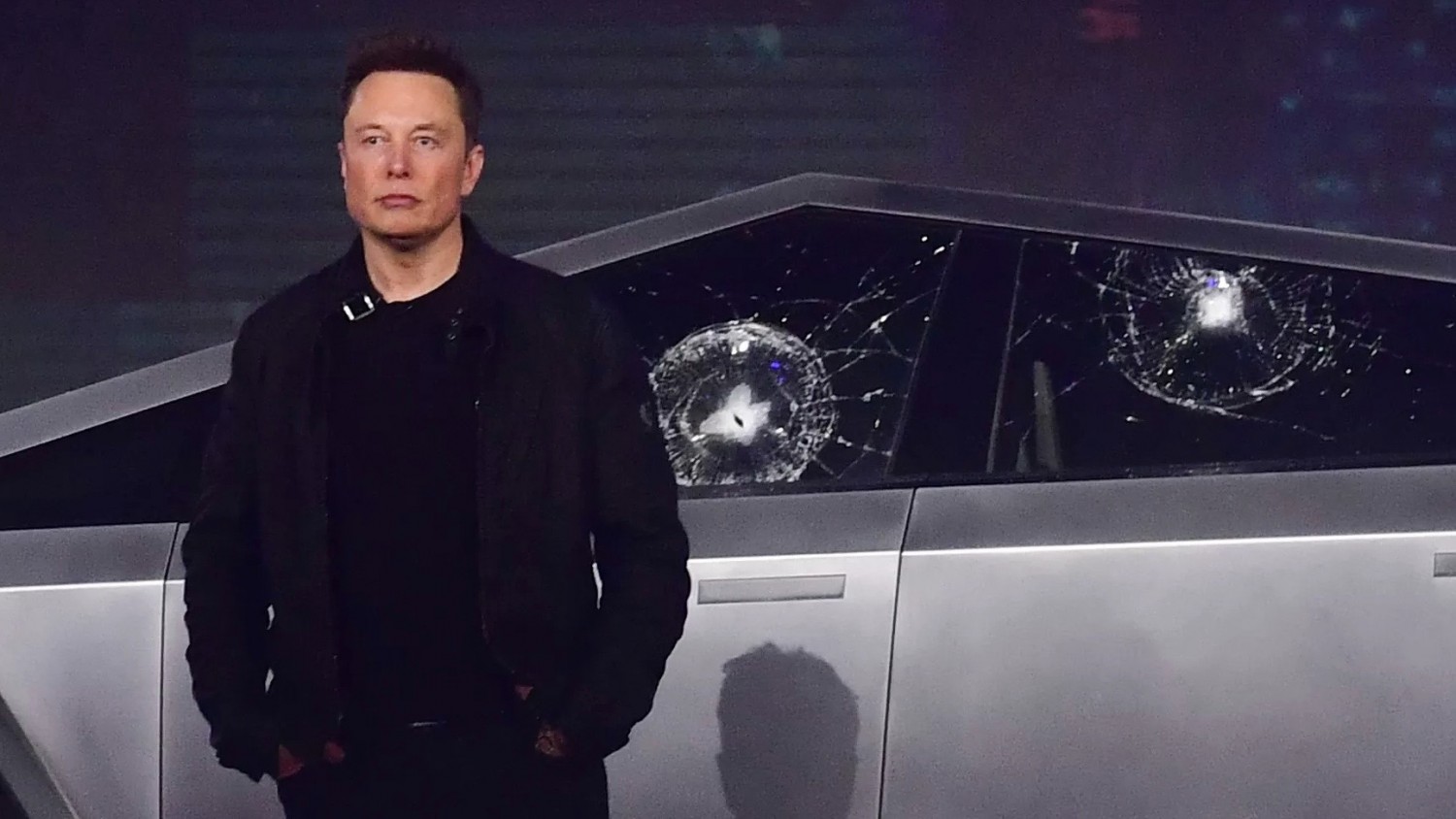 Илон Маск объяснил, почему стёкла Tesla Cybertruck треснули во время презентации