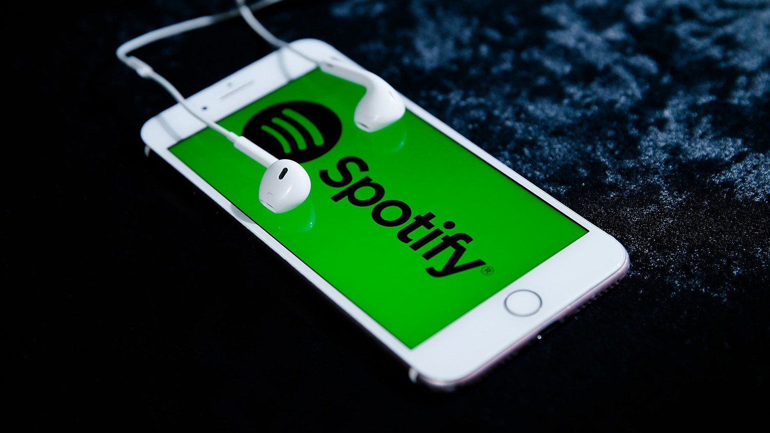 Рынок музыкальных стримингов за год вырос на 32%. Spotify остаётся лидером