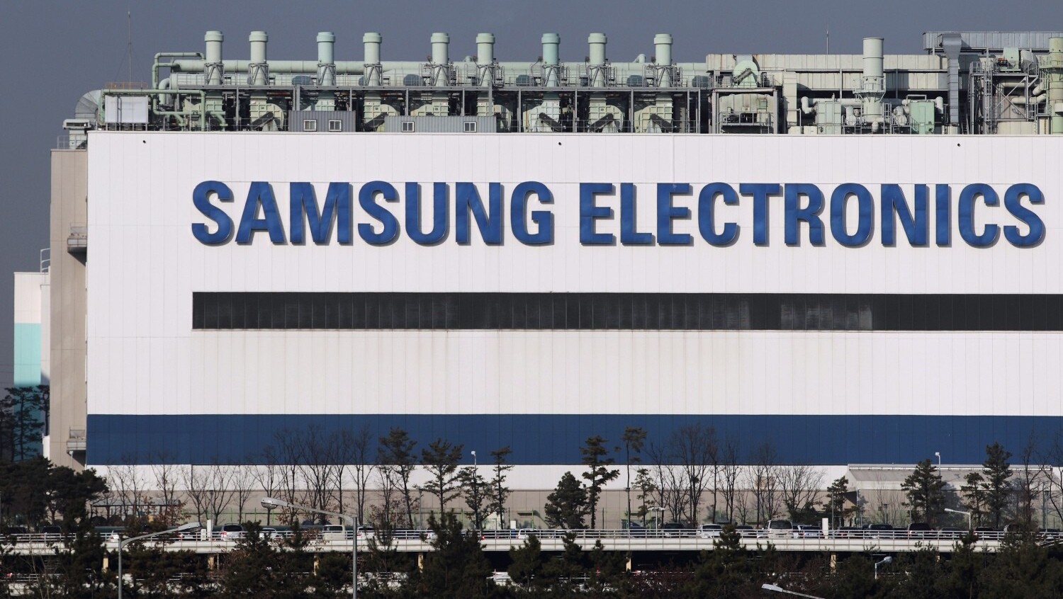 Завод, где собирают Samsung Galaxy Z Flip, временно закрыт из-за коронавируса