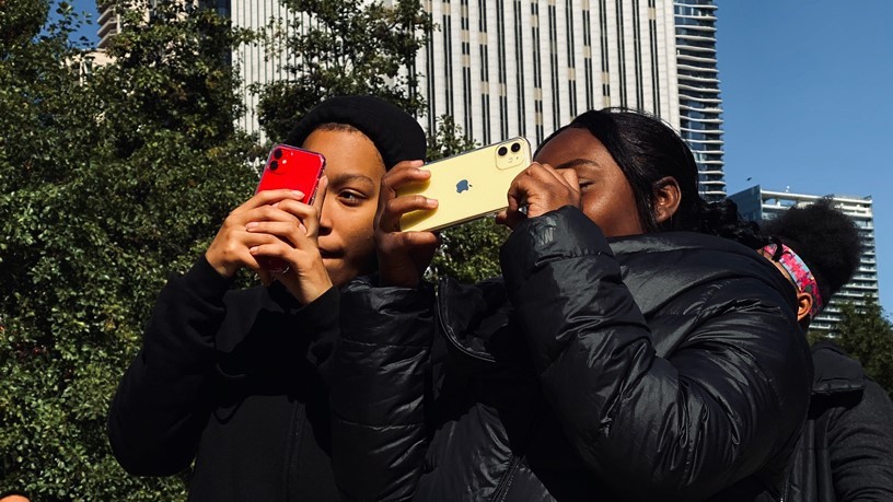 Apple предоставила чикагским студентам колледжа iPhone 11 для обучения фотоискусству