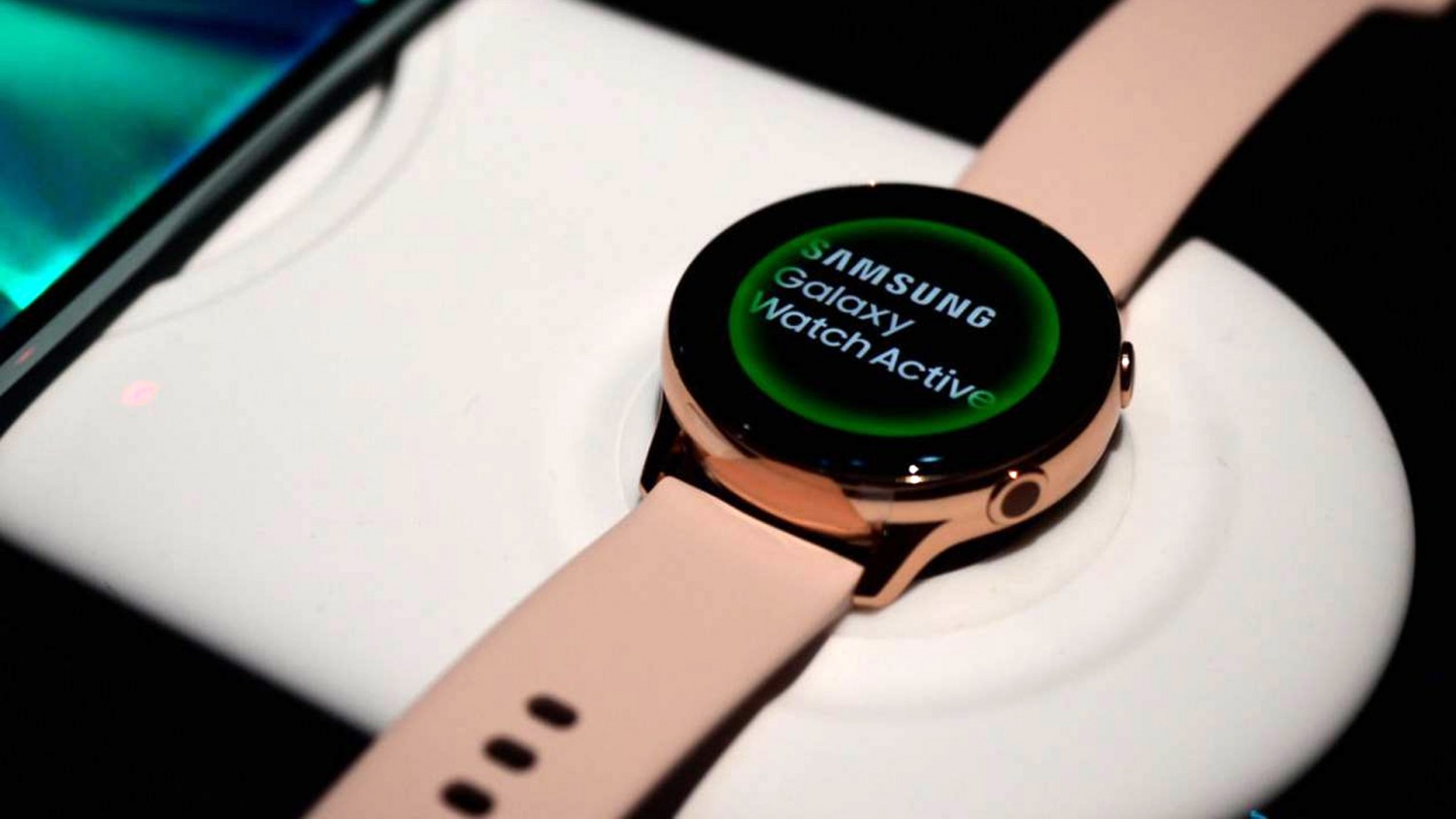Первые «живые» фотографии второго поколения умных часов Samsung Galaxy Watch Active