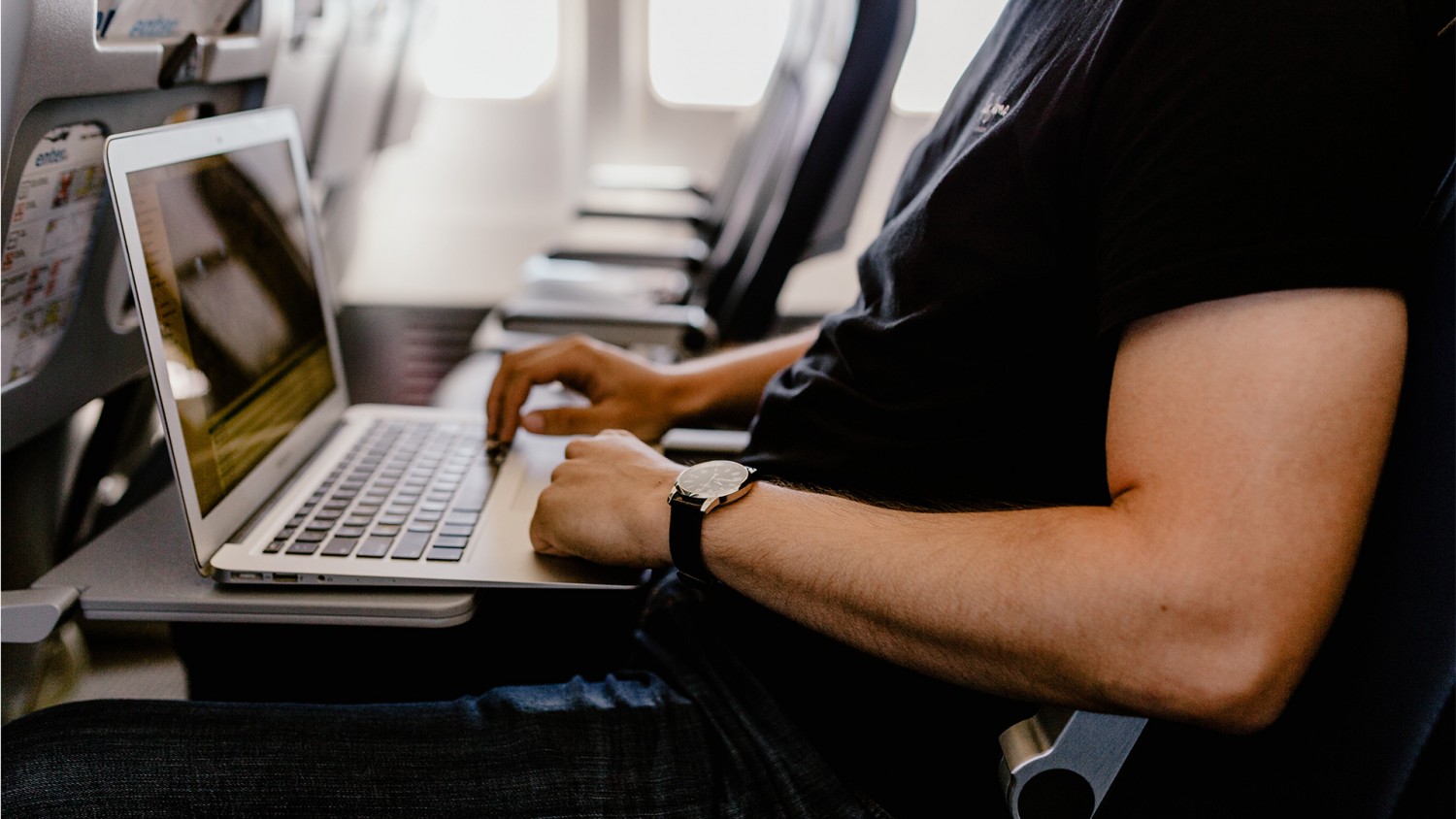 Авиакомпания «Победа» разрешила брать ноутбук в дополнение к ручной клади