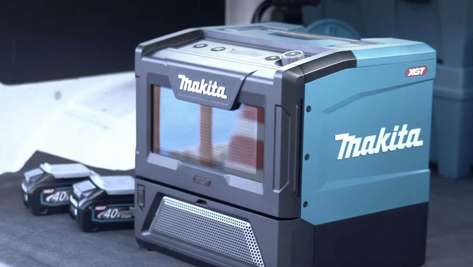 Makita выпустила аккумуляторную микроволновую печь