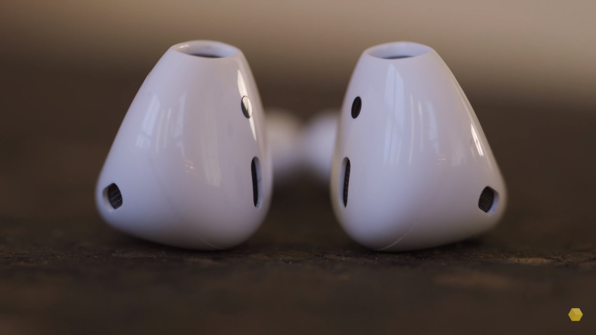 Apple расследует причины взрыва наушников AirPods