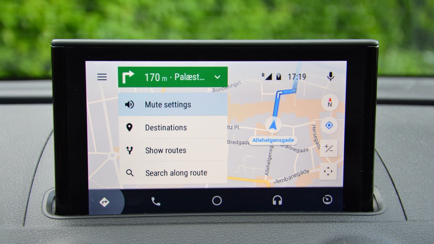 Google выпустила приложение для запуска Android Auto на экране смартфона