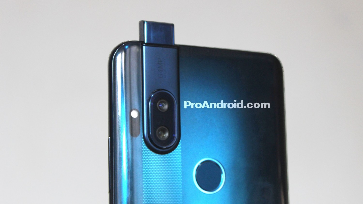 Полные спецификации нового Motorola One с выдвижной камерой