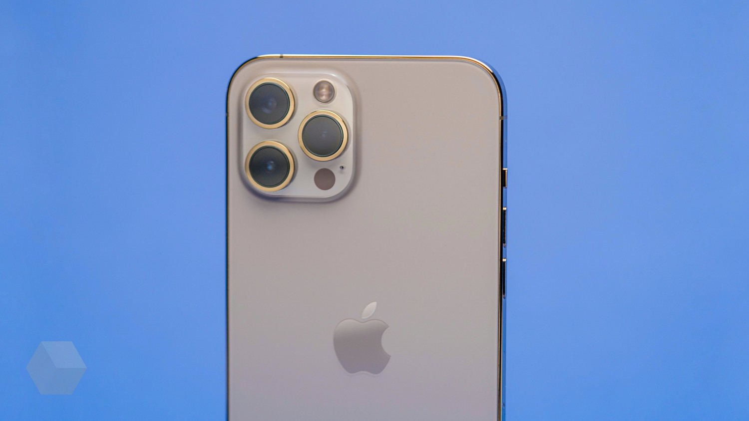 Apple не будет обновлять объективы камеры iPhone до 2023 года