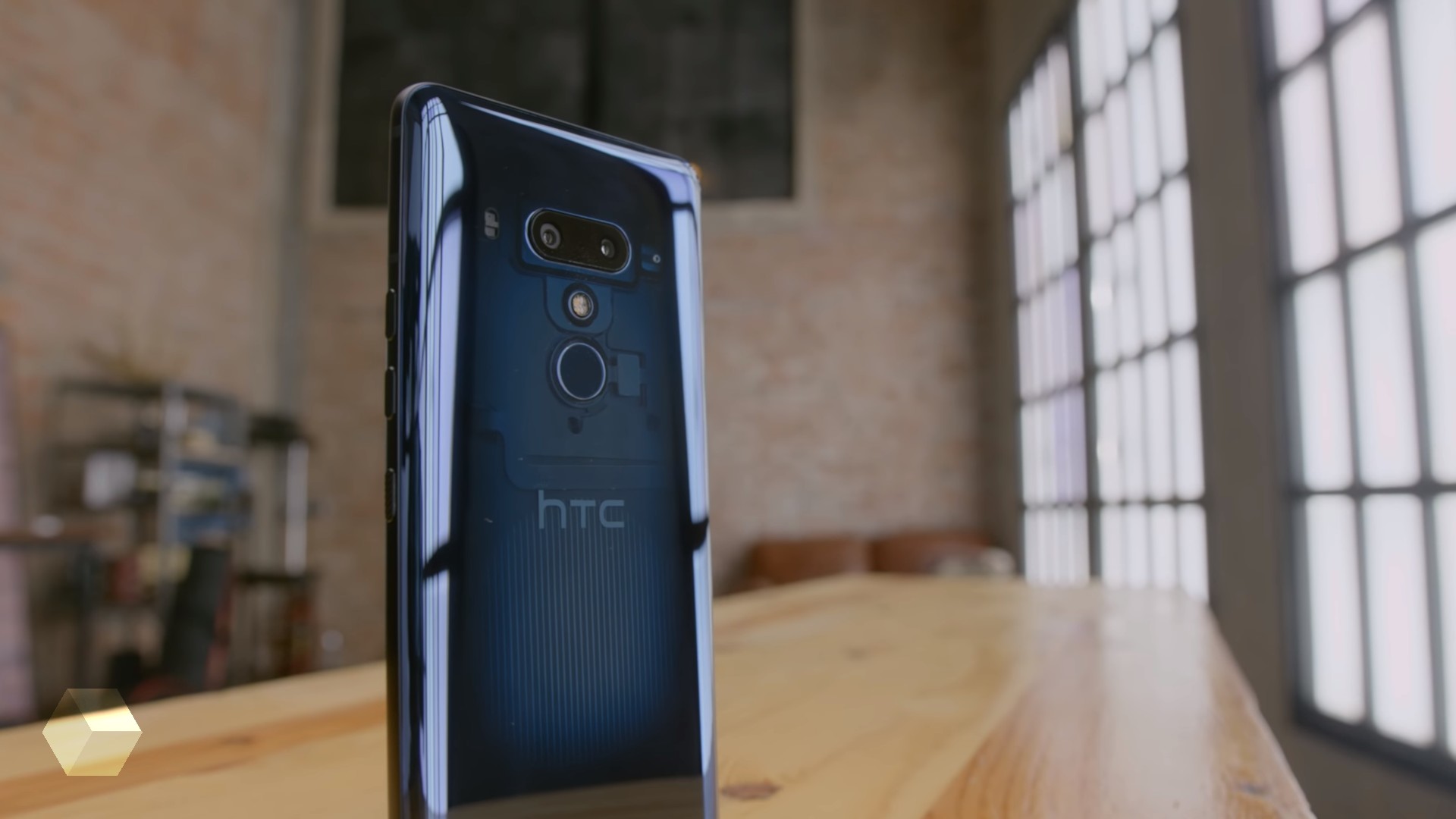 HTC не планирует уходить из мобильного бизнеса