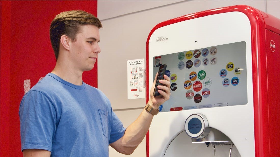 Coca-Cola выпустила бесконтактный автомат по розливу напитков