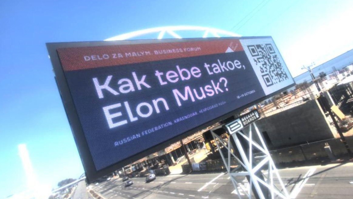 Илона Маска позвали на форум в Краснодарском крае с помощью билборда в США