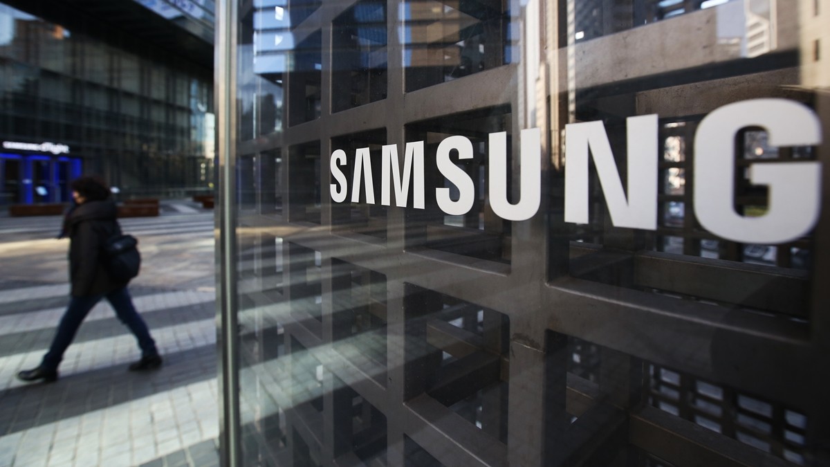 Samsung начала удалять сообщения, в которых высмеивала Apple