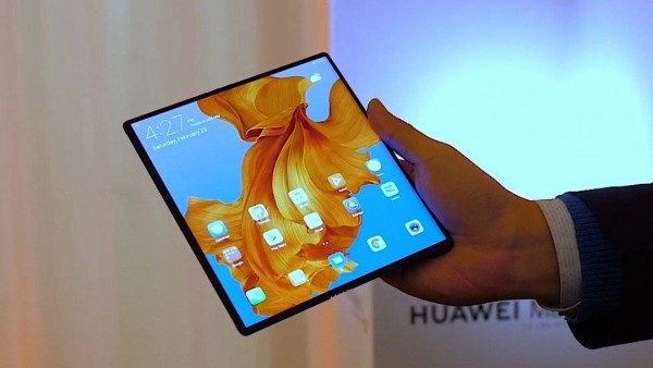 Утекло видео распаковки Huawei Mate X