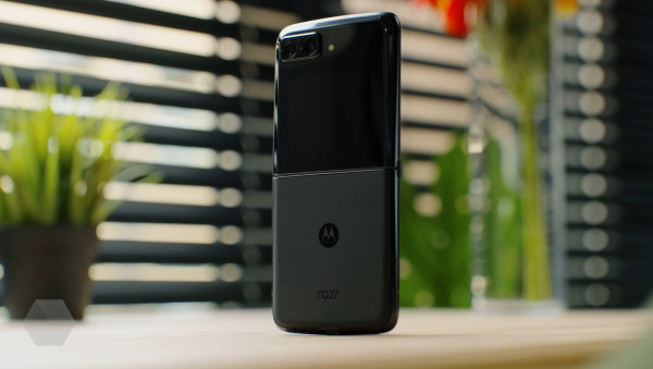 Названа стоимость глобальной версии Motorola Razr 2022