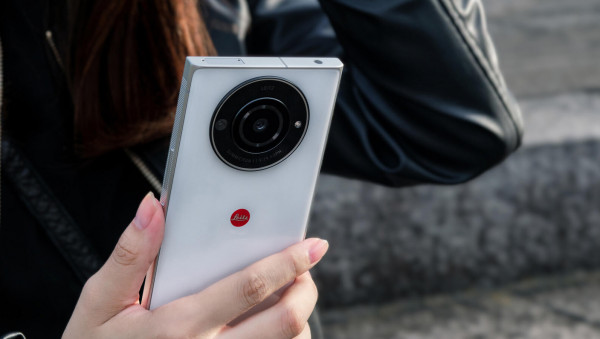 Выпущен камерофон Leitz Phone 2 с дюймовой камерой и частотой экрана 240 Гц