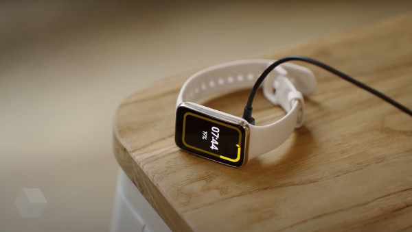 Рендеры, характеристики и цена фитнес-браслета Xiaomi Band 8 Active