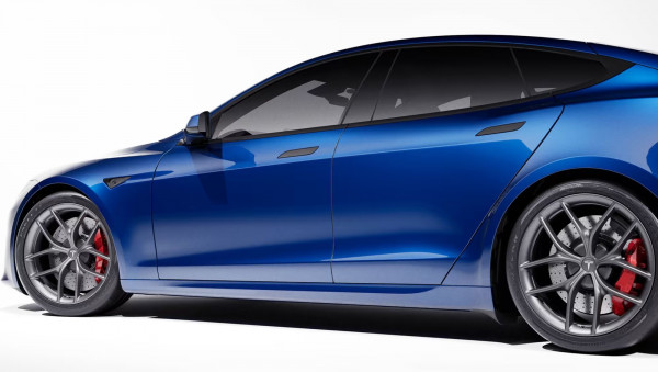 Tesla представила пакет расширения для Model S Plaid — теперь она может разгоняться до 322 км/ч