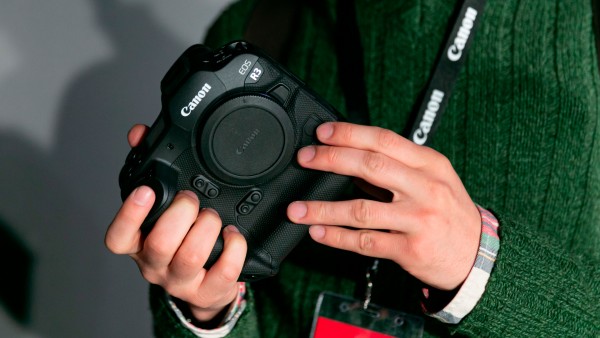 Canon представила в России камеру EOS R3 и принтер Pixma PRO-200