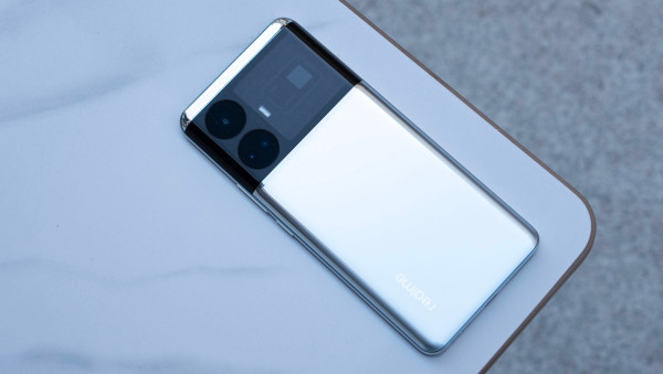Новые тизеры realme GT5 Pro обещают продвинутый телевик и зарядку 240 Вт